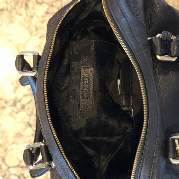🔺SOLD🔸Michael Kors Black Purse🔸 - Picture 4 of 6